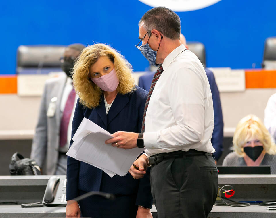 Broward School Board votes to require students wear masks | Miami Herald
