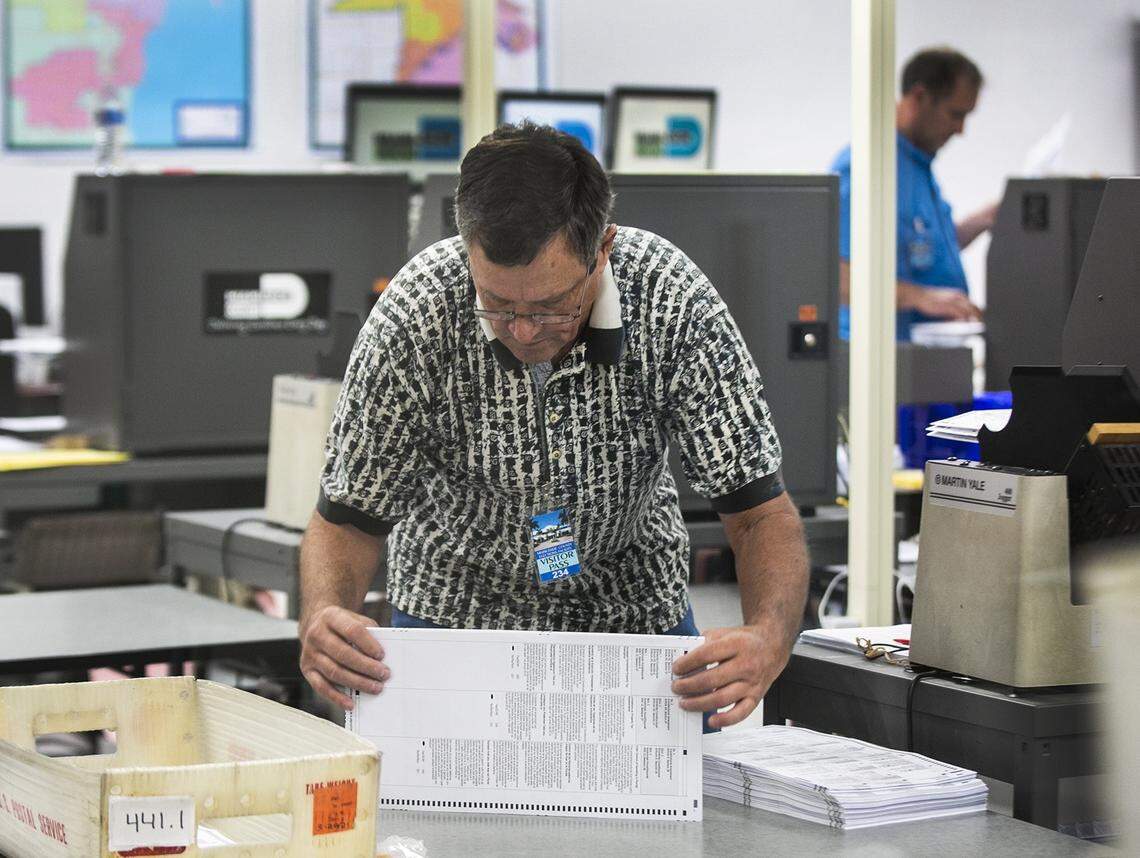 A county worker processes ballots for a statewide recount at the Miami-Dade Elections Department’s headquarters in Doral on Monday, Nov. 12, 2018.  By Monday afternoon, Miami-Dade officials were halfway through recounting more than 800,000 ballots cast. But Broward had yet to begin recounting more than 700,000 ballots. Broward Elections Department