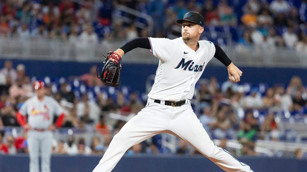 Miami Marlins starting pitcher Braxton Garrett (29) pitches against the St. Louis Cardinals in the first inning of an MLB game at loanDepot park on Monday, June 19, 2023, in Miami, Fla.
