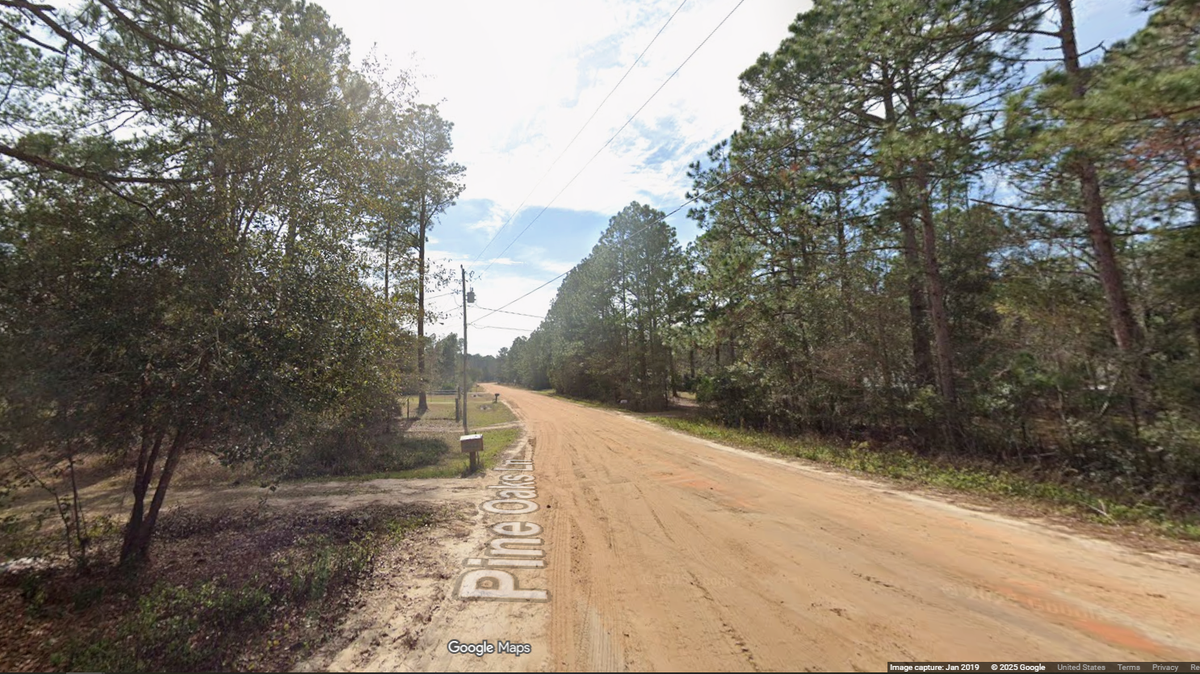 The suspect’s car broke down in the 3300 block of Pine Oaks Road in Middleburg, Florida, and he went to a nearby home and began shooting people, the Clay County Sheriff’s Office reports.