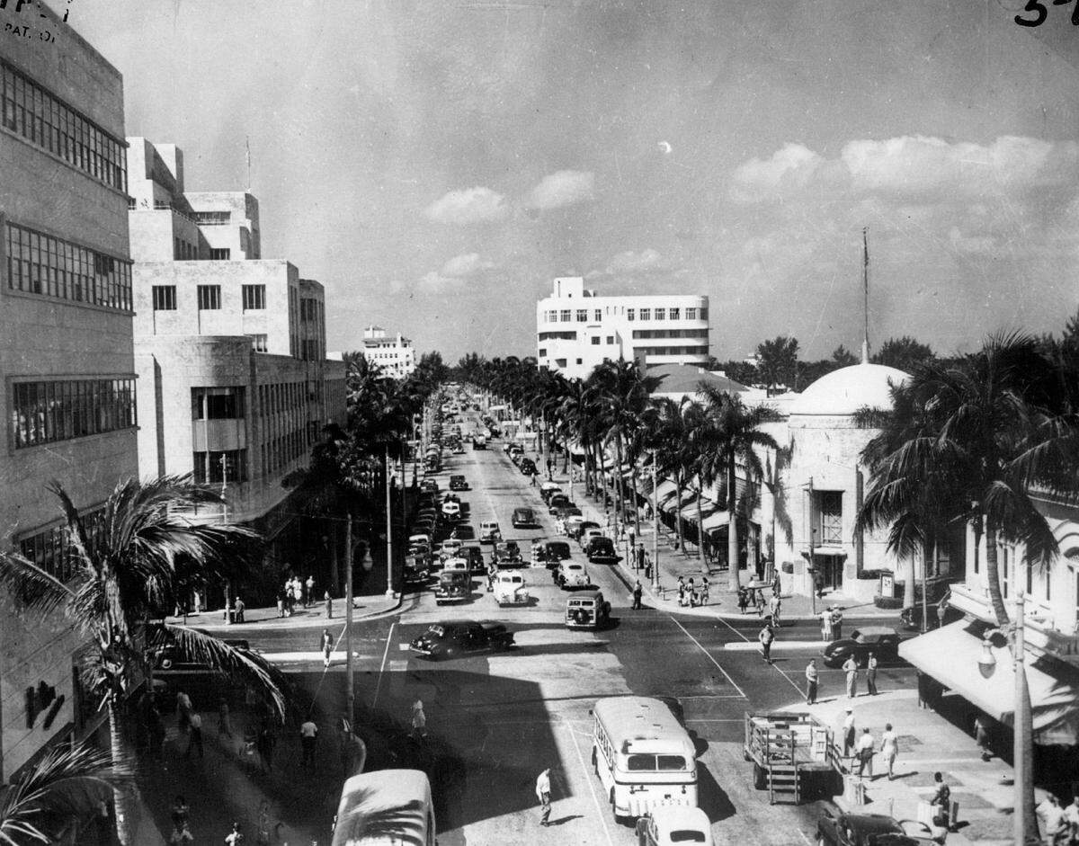 A view of Lincoln Road in 1946.