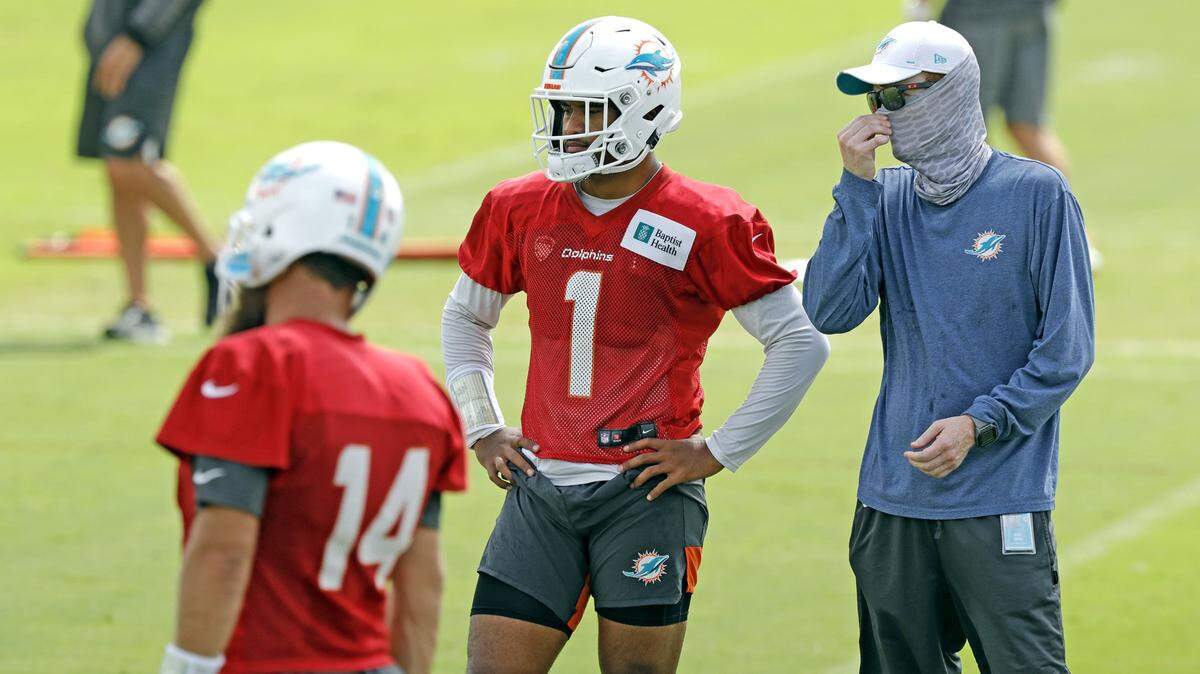 CBS’ Phil Simms assesses the Dolphins and why he’s encouraged. And NFL, NBA media news.