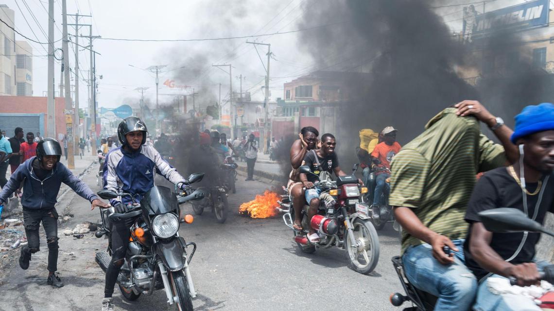 Hundreds of protesting Haitian police officers and their supporters, many of them armed and wearing masks, sparked panic in the capital Port-au-Prince on September 14, setting cars on fire as they voiced their anger at the ruling party.