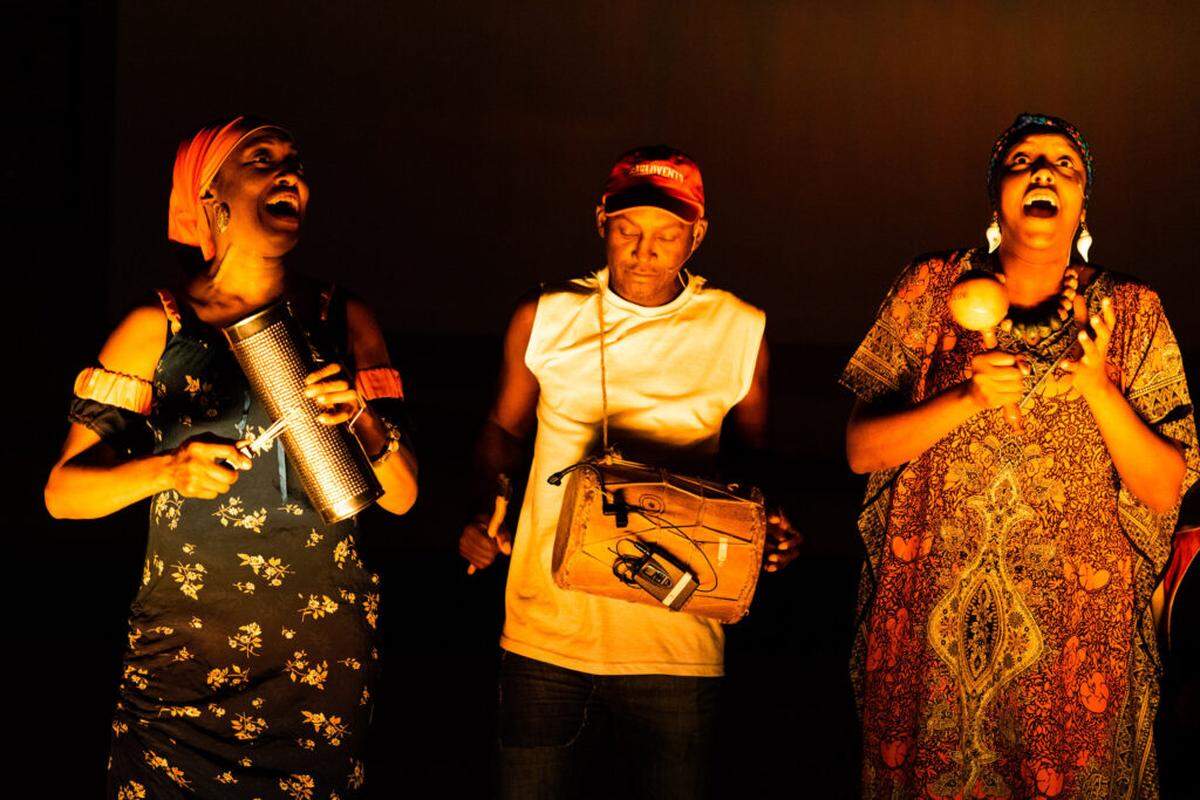 Nereida Machado, Oscar Ruiz, and Betsayda Machado performing in “¡Viva La Parranda!”