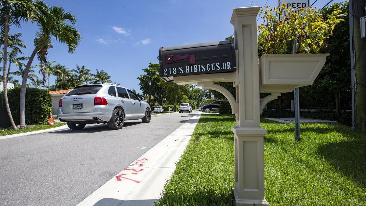 Hibiscus Island residents aren’t getting mail because after the homeowners association voted to make a street one way. Postal Service policy only allows mail carriers to deliver to homes on the right side of the street.
