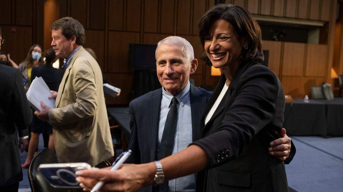 Dr. Rochelle Walensky, director of the Centers for Disease Control and Prevention, right, takes a photo with Dr. Anthony Fauci, director of the National Institute of Allergy and Infectious Diseases, in Washington on Sept. 14, 2022.