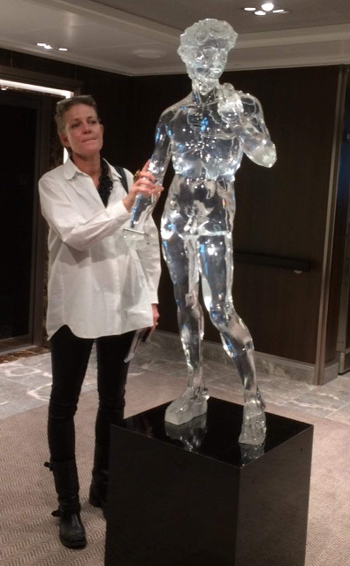 The plexiglass statue of David aboard Holland America’s Nieuw Amsterdam replicates Michelangelo’s masterwork, but with a twist: he’s holding a cellphone in his lowered arm.