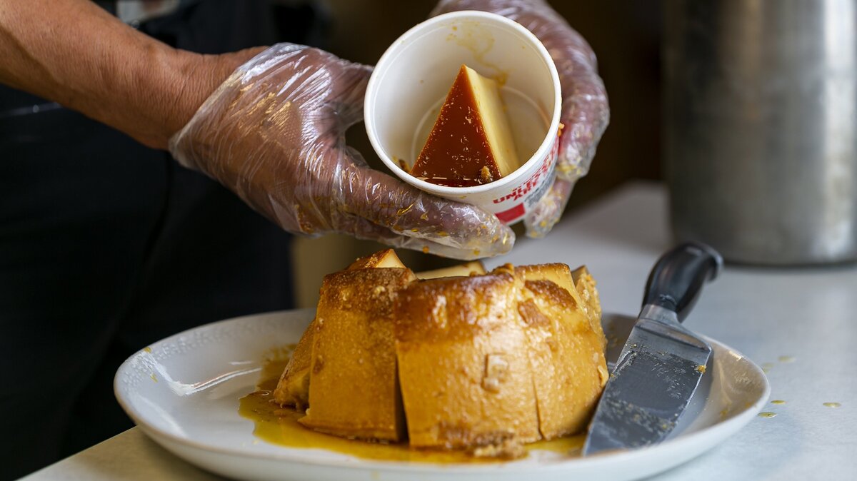 Un KFC de Hialeah vendió flan casero durante 45 años, hasta que un día dejó de hacerlo.