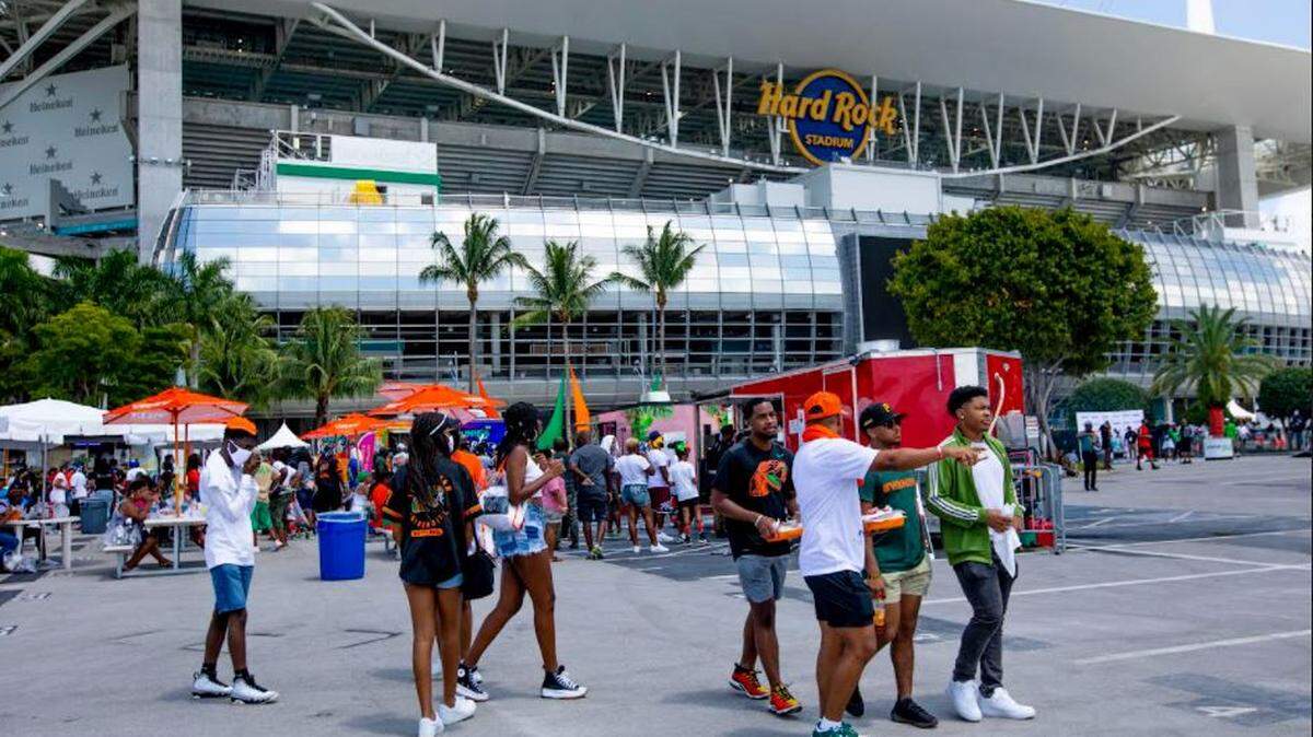 A couple wed this past weekend at a tailgate party outside of the Hard Rock Stadium in Miami Gardens.