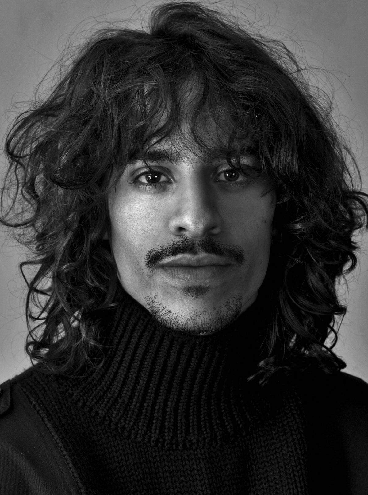 “Towards Now” is a multidisciplinary performance by Venezuelan artist Carlos Fabián. The short theatrical vignettes explore detachment, identity and sensibility. 