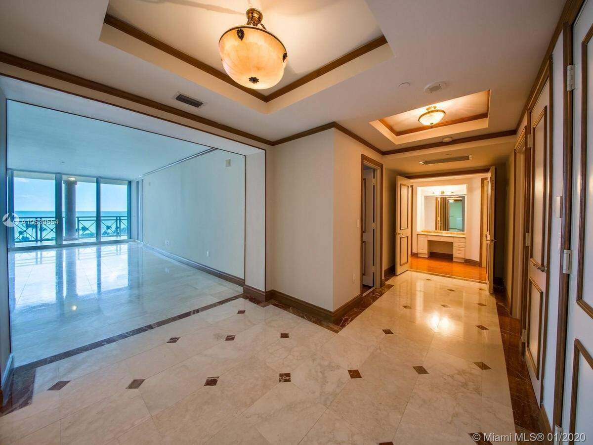 445 Grand Bay