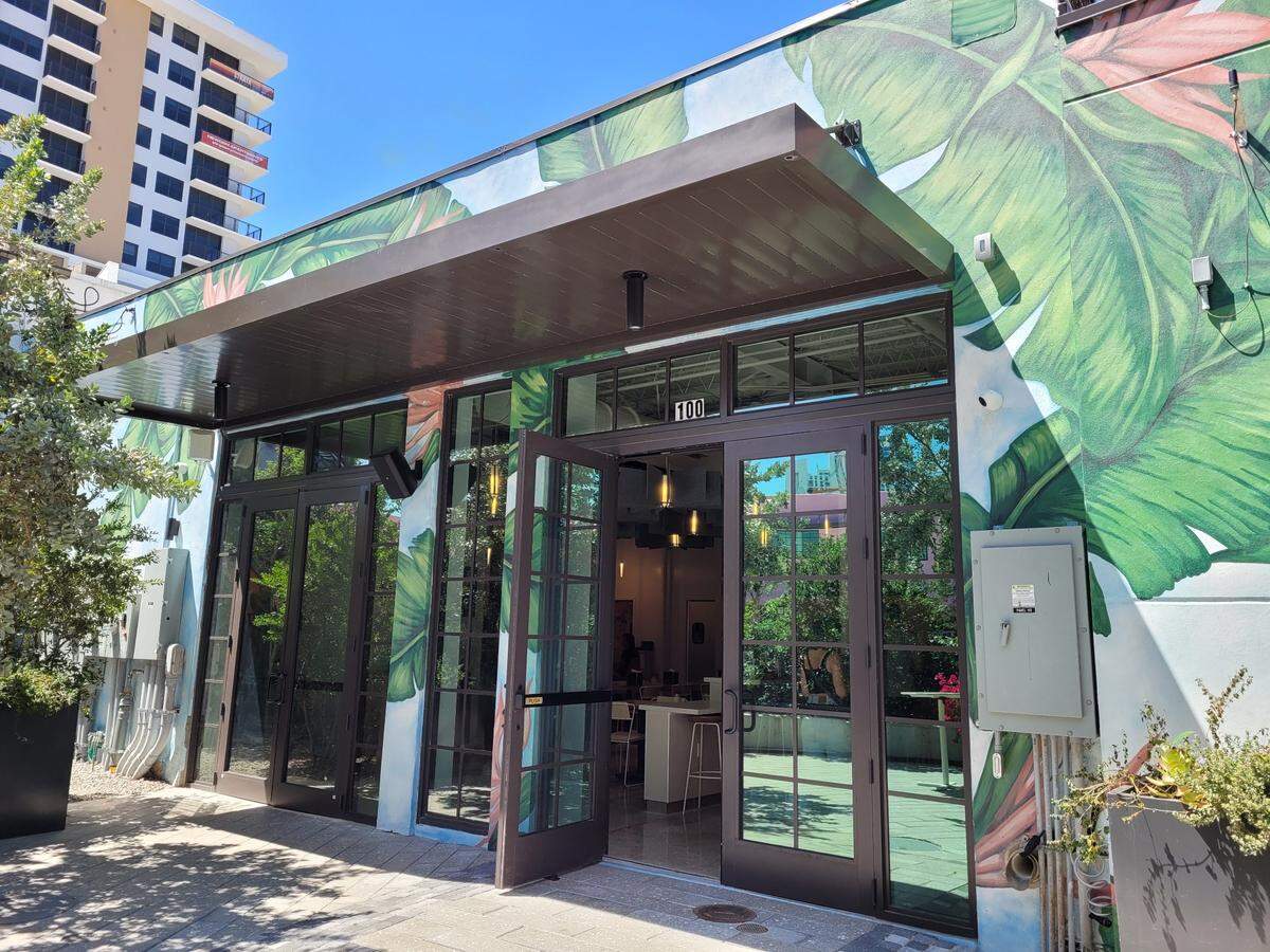 The exterior of the mini food hall at Oasis Wynwood that is home to Miss Crispy Rice, Poke OG and Oise.