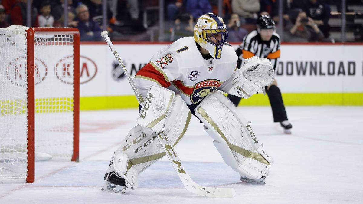 Florida Panthers’ Roberto Luongo in action during an NHL hockey game against the Philadelphia Flyers on Nov. 13, 2018, in Philadelphia.