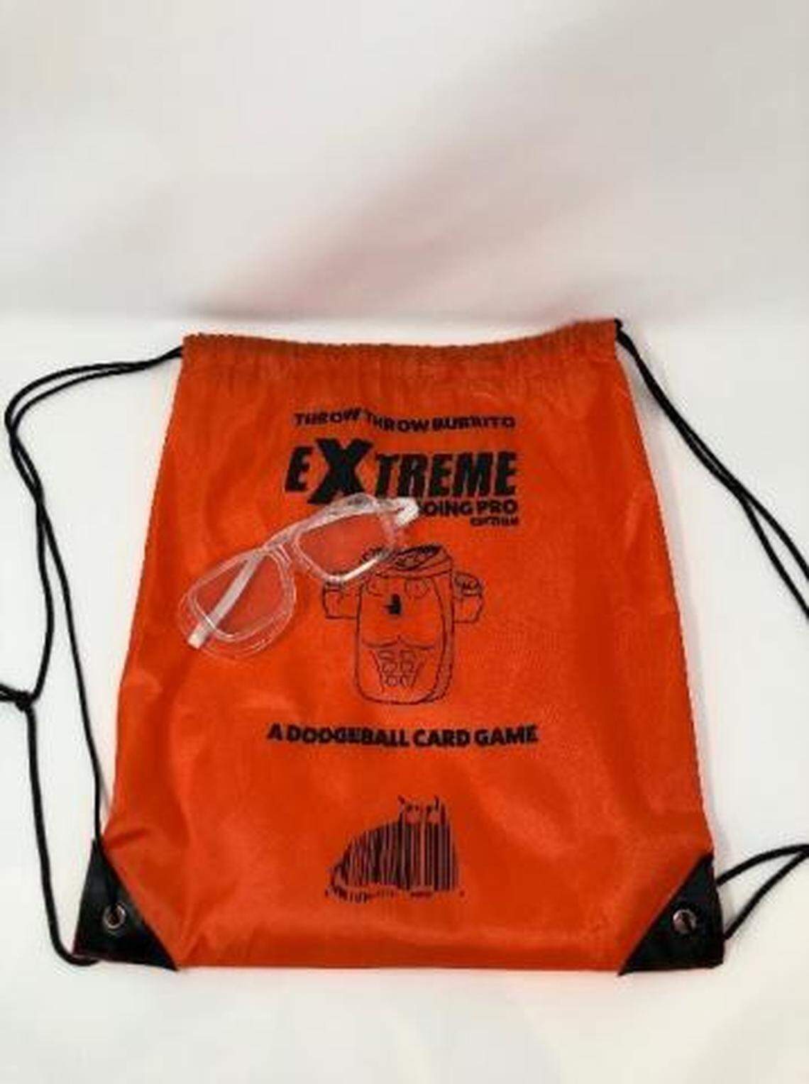 The bag in which the game set with the goggles is sold