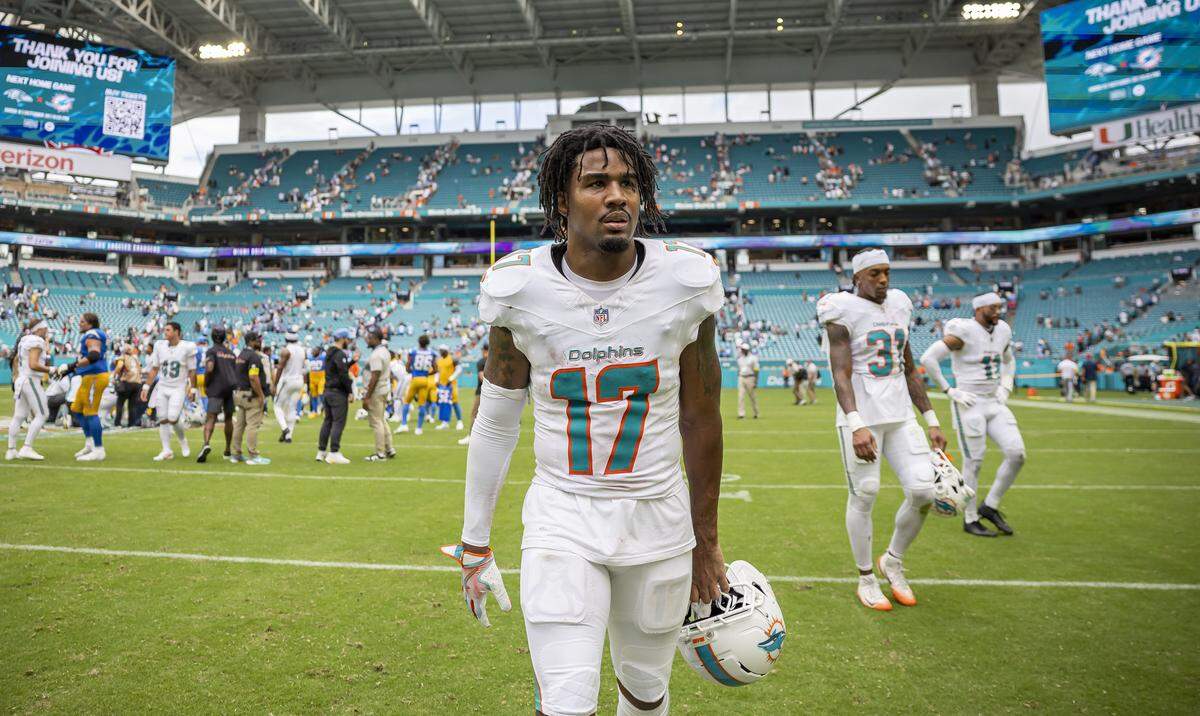 Miami Dolphins wide receiver Jaylen Waddle (17) makes his way back to the locker room after losing their NFL game against the Los Angeles Chargers at Hard Rock Stadium on Sunday, Oct. 12, 2025, in Miami Gardens, Fla.