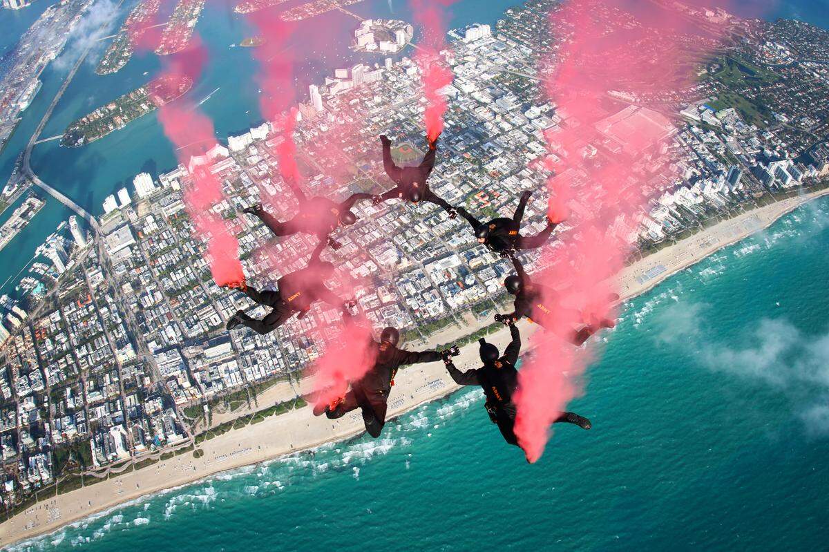 The parachute team Golden Knights over Miami Beach at last year’s Hyundai Air & Sea Show.