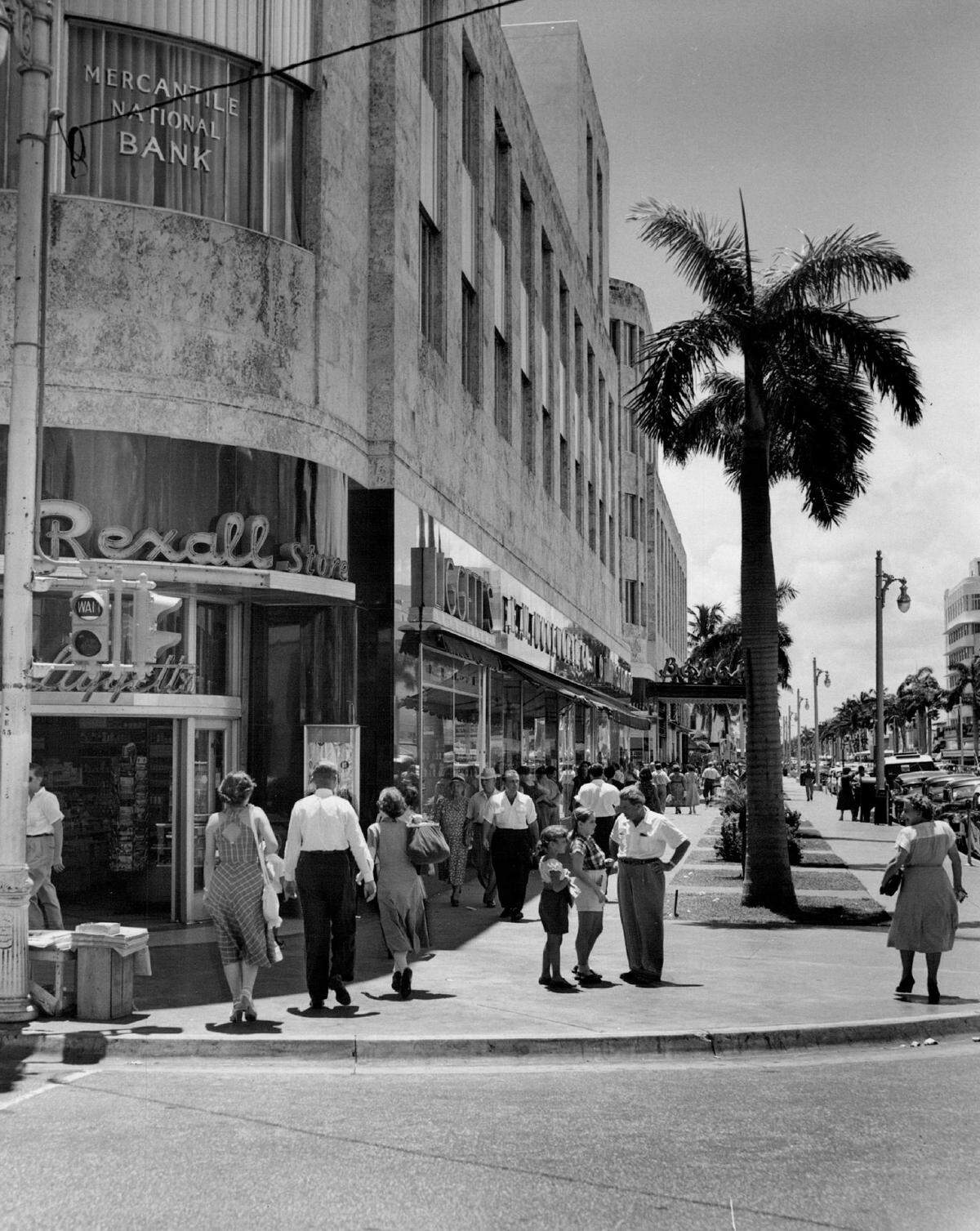 Lincoln Road Mall corner of Washington & Lincoln