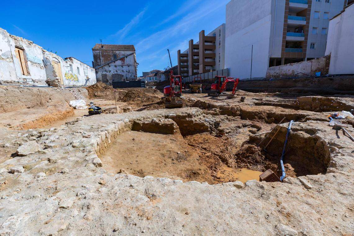 A nearly 100-foot curtain wall was found with the foundation of a round tower, researchers said.