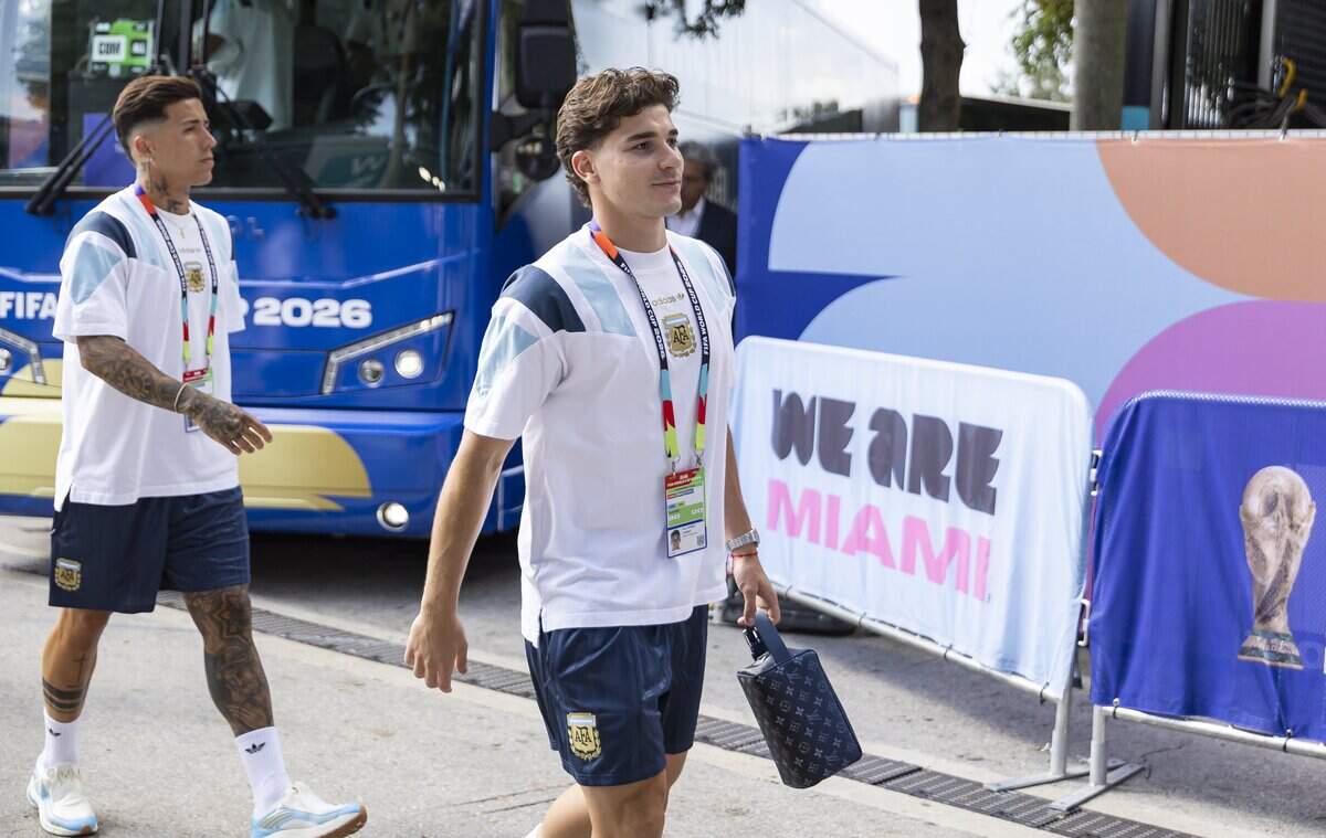 Argentina forward Julián Álvarez (9) arrives to Hard Rock Stadium (Miami Stadium) ahead of his team's FIFA World Cup 2026 Round of 32 soccer match against Cape Verdeon Friday, July 3, 2026, in Miami Gardens, Fla.