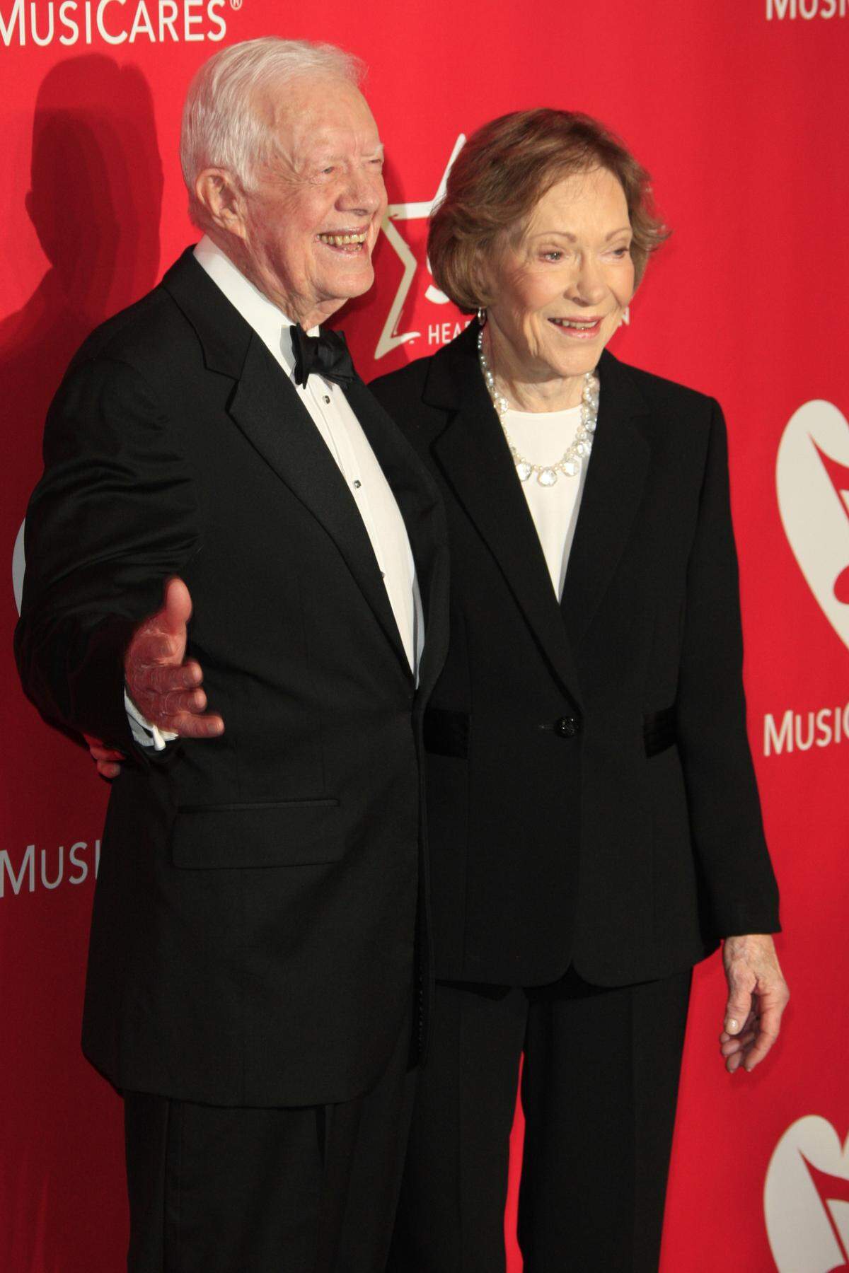 Jimmy Carter’s grandson shares rare look into his life in hospice months after Rosalynn’s passing.