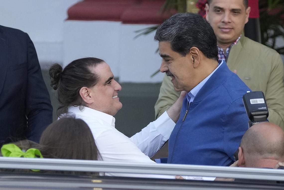 Venezuelan President Maduro, right, receives Alex Saab at Miraflores presidential palace in Caracas, Venezuela, Wednesday, Dec. 20, 2023. The United States freed Saab, who was arrested on a U.S. warrant for money laundering in 2020,&nbsp;in exchange for the release of 10 Americans imprisoned in Venezuela, U.S. officials said Wednesday. 