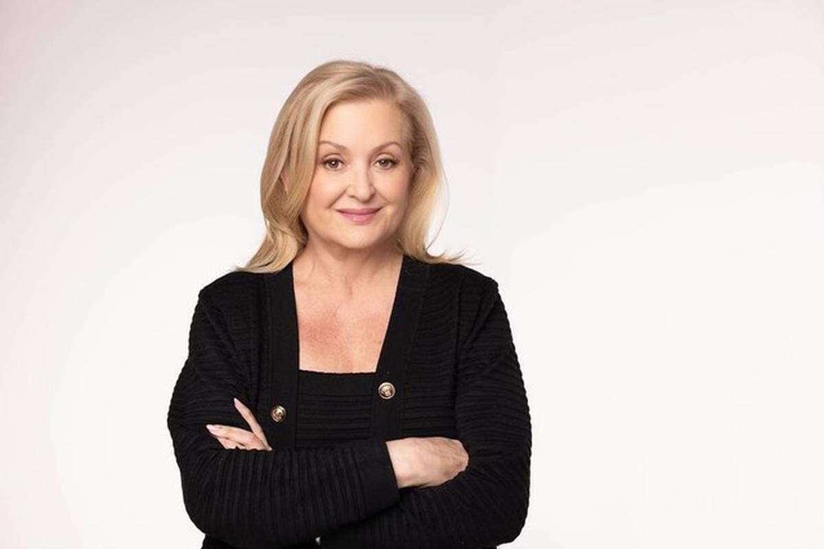 Cuban-American Cynthia Hudson, former director of CNN en Español, will produce the film about the life of Carlos Alberto Montaner, a project handled by her production company, HI Media Partners.