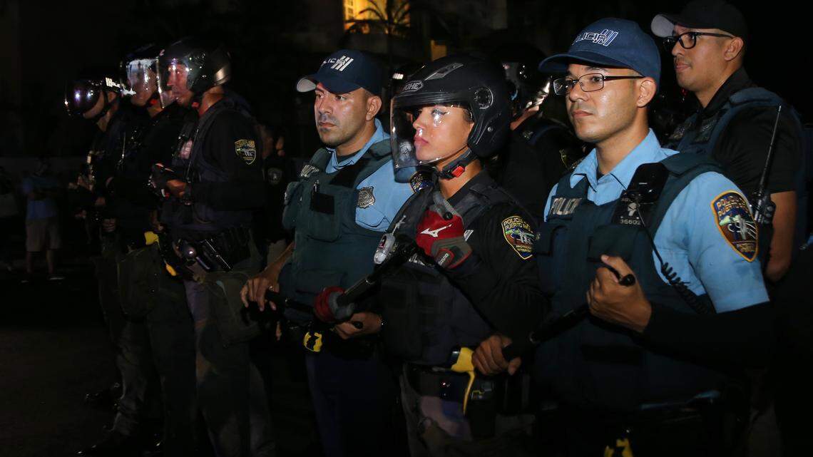 Thousands of Puerto Rican police officers did not show up to work over the weekend, in demand of better labor conditions and better pensions.