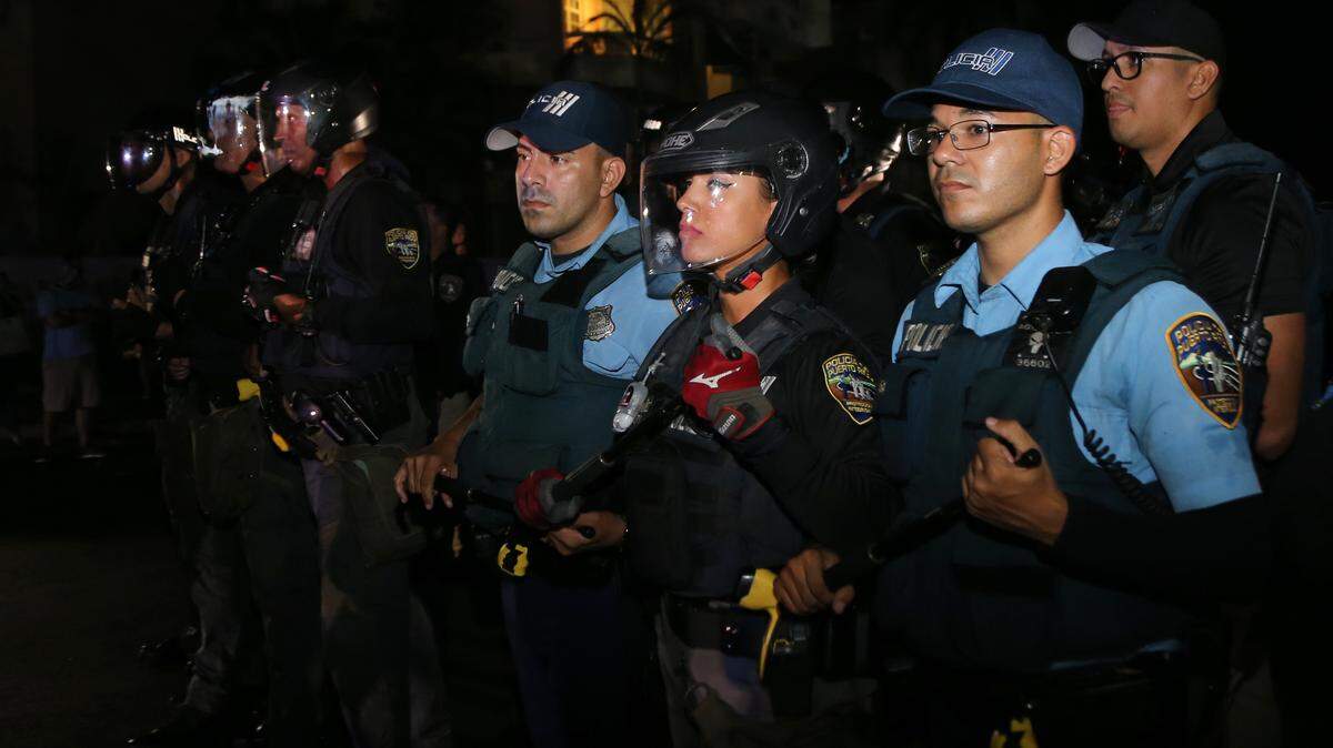 Thousands of Puerto Rican police officers did not show up to work over the weekend, in demand of better labor conditions and better pensions.