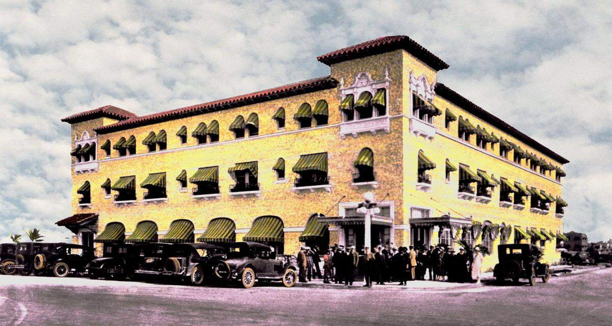 A hand-colored photo of the Great Southern Hotel in the 1920s.