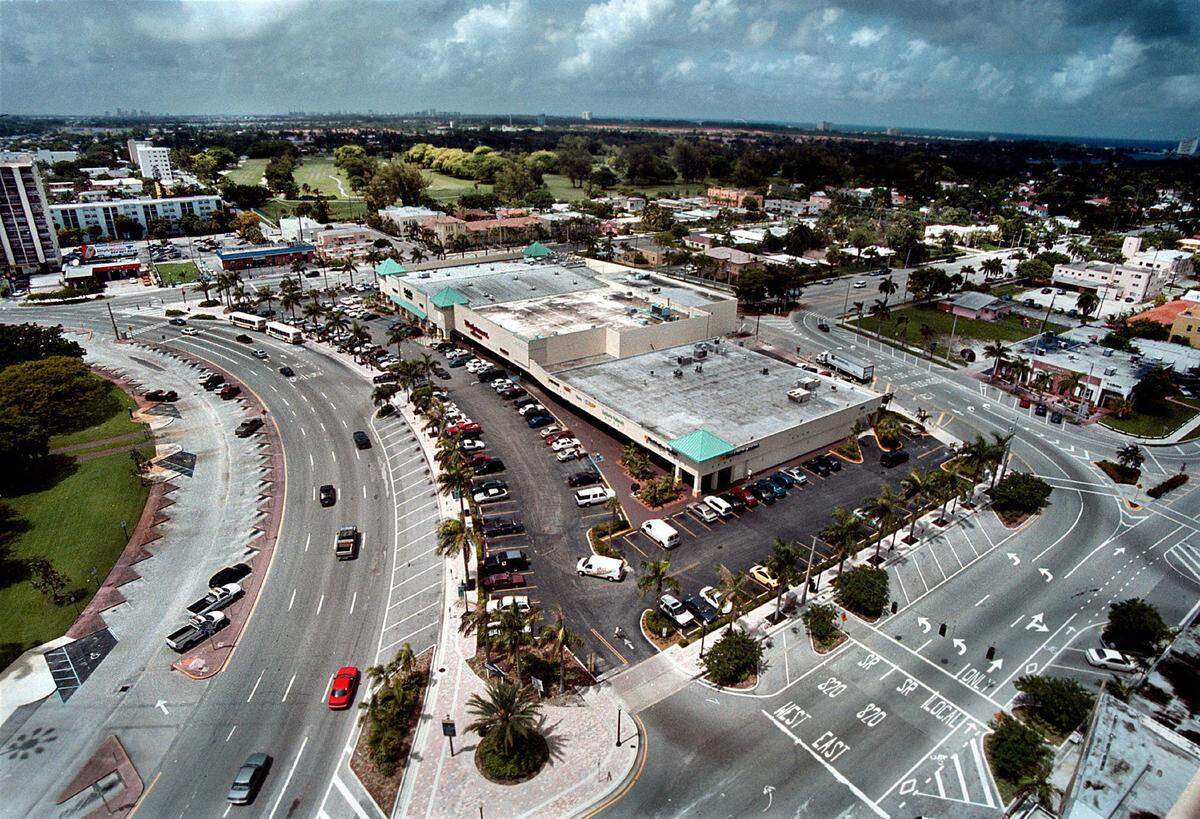 This is the view in 2002 from the 18th floor of a building looking southwest from Young Circle in Hollywood.