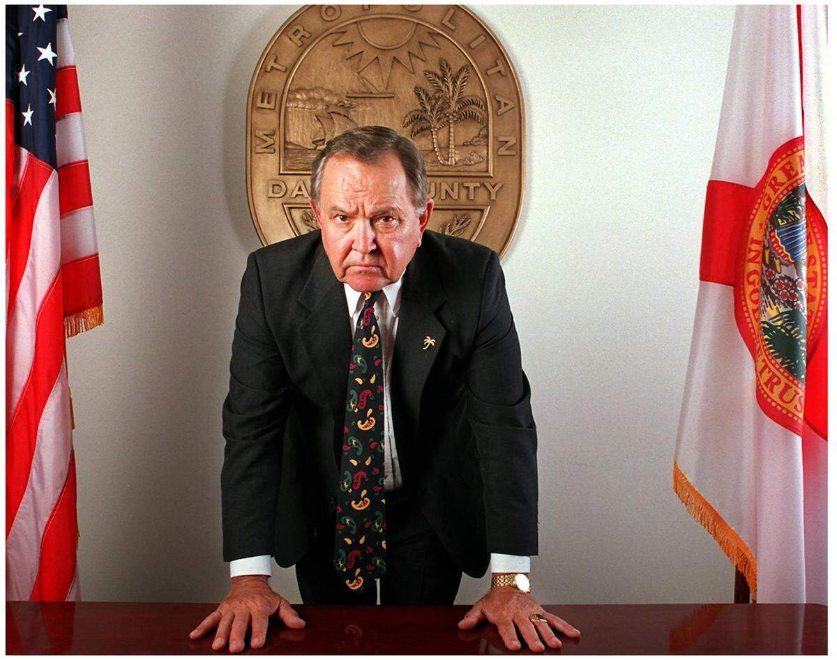 Merrett R. Stierheim fue conocido como "Mr. Manager" durante gran parte de su carrera política, dirigiendo el gobierno del Condado Miami-Dade en dos ocasiones, además de ejercer como superintendente de las escuelas del condado y administrador de la ciudad de Miami.
