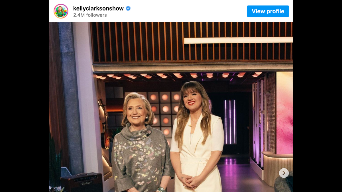 Kelly Clarkson broke down on her show while talking with former Secretary of State Hillary Clinton.