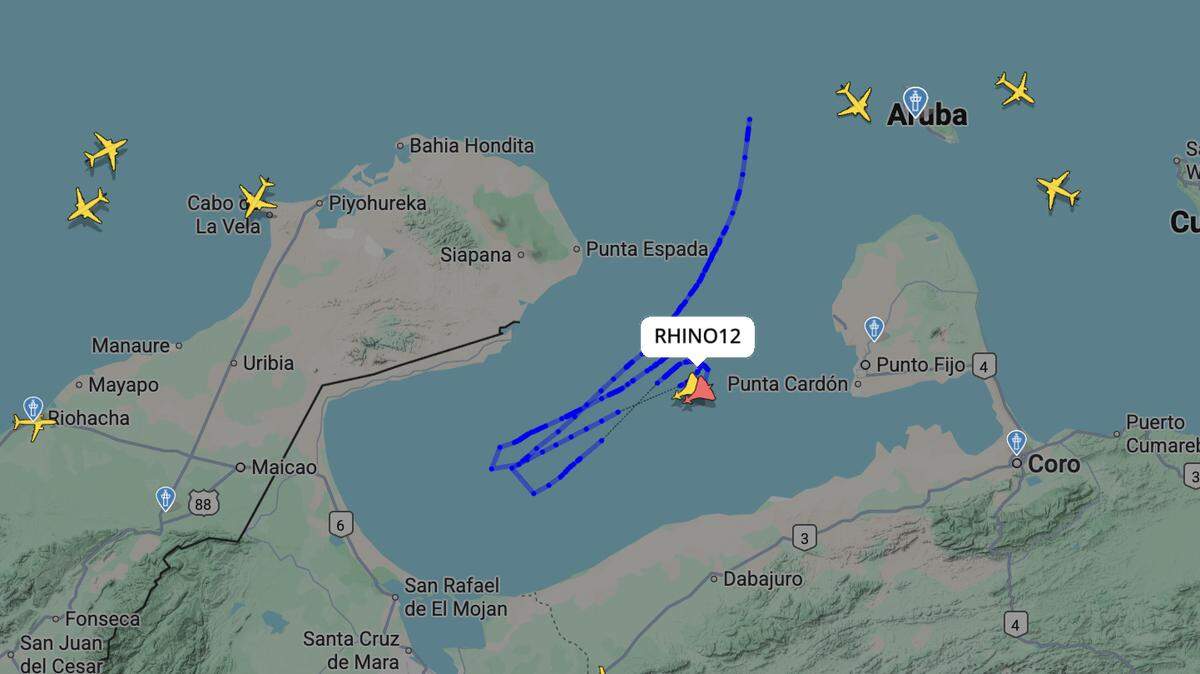 Two U.S. F-18 fighters circled over the Gulf of Venezuela near Maracaibo for about 40 minutes, escalating tensions between the two countries.