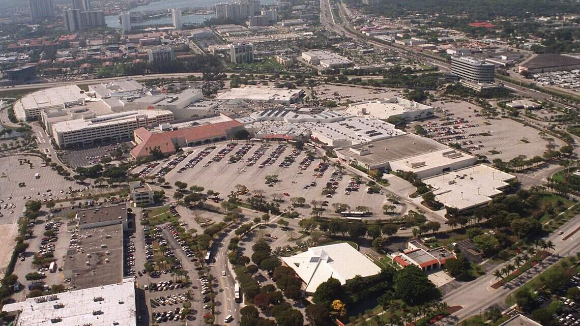 Sears and Taco Viva at Aventura Mall? See when the center had a different vibe