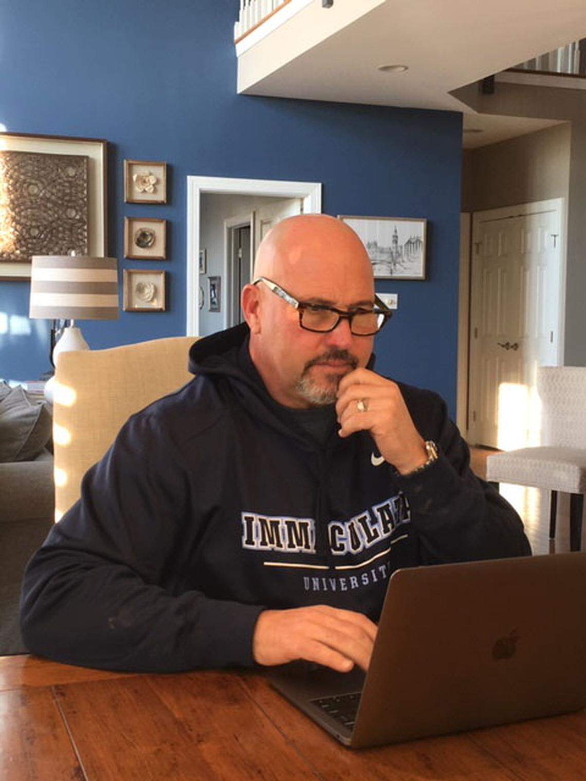 With the full support and encouragement of his family, Miami Marlins coach Fredi Gonzalez decided to register for classes at Immaculata University in Philadelphia, where he lives in the offseason.