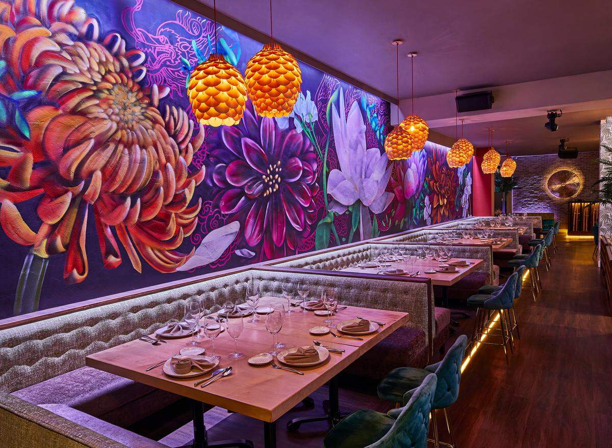 Banquettes in the dining of Ch’i, which also had an outdoor garden, market and cocktail lounge. It is now closed.