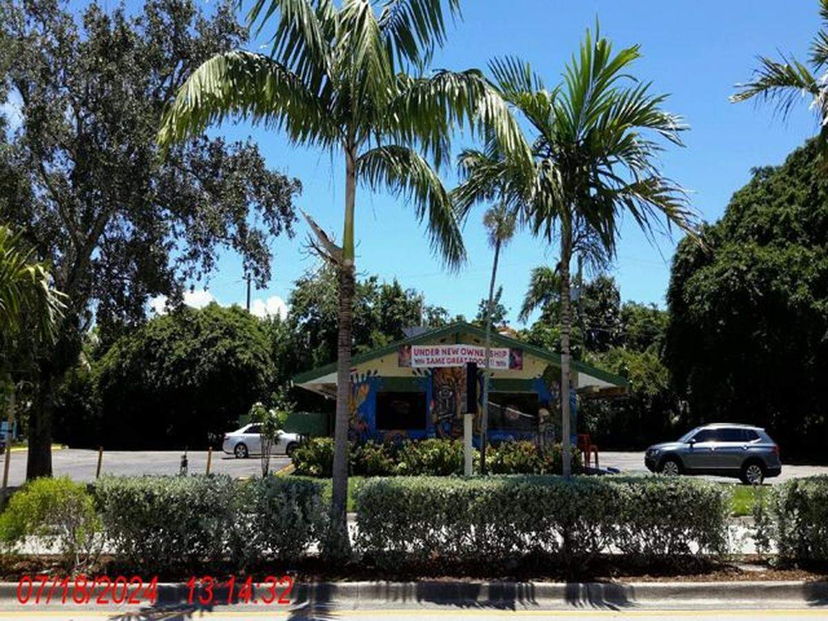 Fort Lauderdale’s Wilton Wings, 1428 NE 4th Ave.