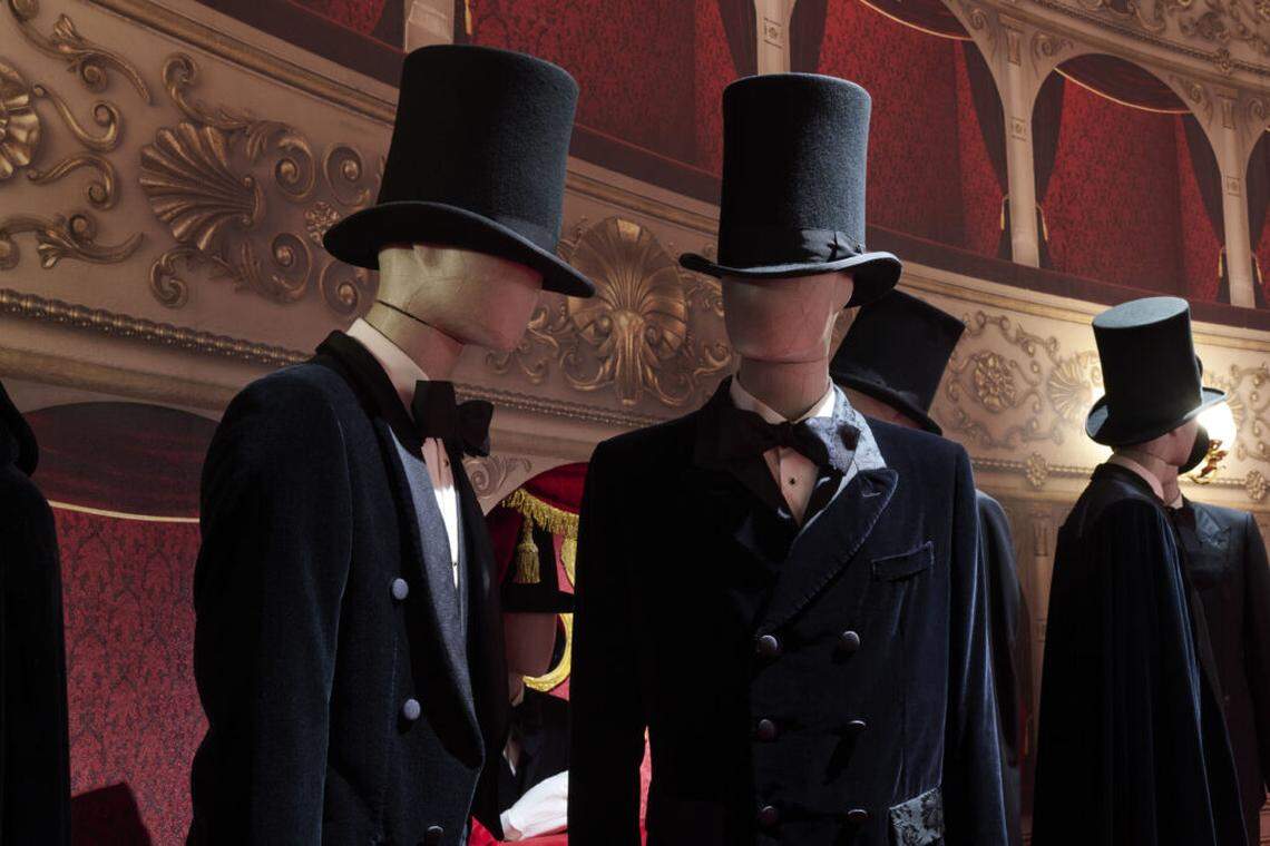 El final de la exposición es el homenaje de Dolce&Gabbana al gran espectáculo que es la ópera italiana.