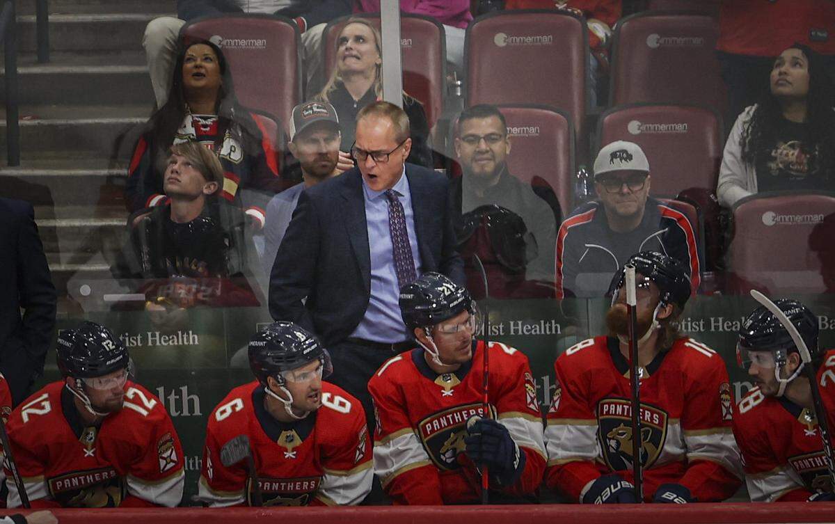 Florida Panthers Head Coach Paul Maurice yells to the team in the last minute during the third period of an NHL game between the Florida Panthers and the Buffalo Sabres on Tuesday, April 4, 2023, at FLA Live Arena in Sunrise, Fla. The Panthers won 2-1.
