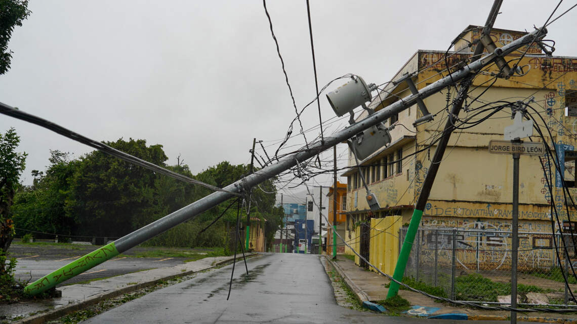 Ernesto deja sin luz a cientos de miles de personas en Puerto Rico