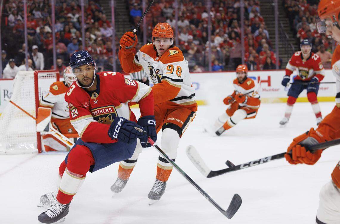 Florida Panthers defenseman Seth Jones (3) looks at the puck during the first period of a game against the Anaheim Ducks on Tuesday, Oct. 28, 2025, at Amerant Bank Arena in Sunrise, Fla.
