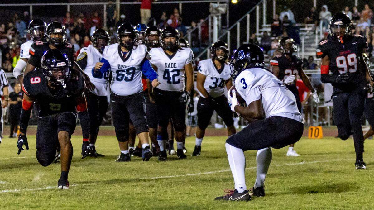 South Dade wide receiver Sedric Melvin (3) catches the ball inside the endzone for a touchdown during a high school football game against South Ridge at South Ridge Stadium in Miami, Florida, on Friday, November 3, 2023.