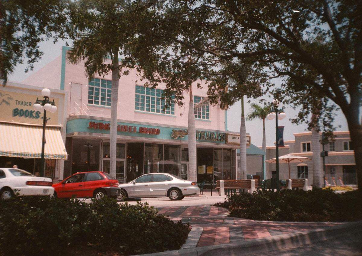 O’Hara’s, a jazz bar on Hollywood Boulevard in 1999, that is now a Twin Peaks.