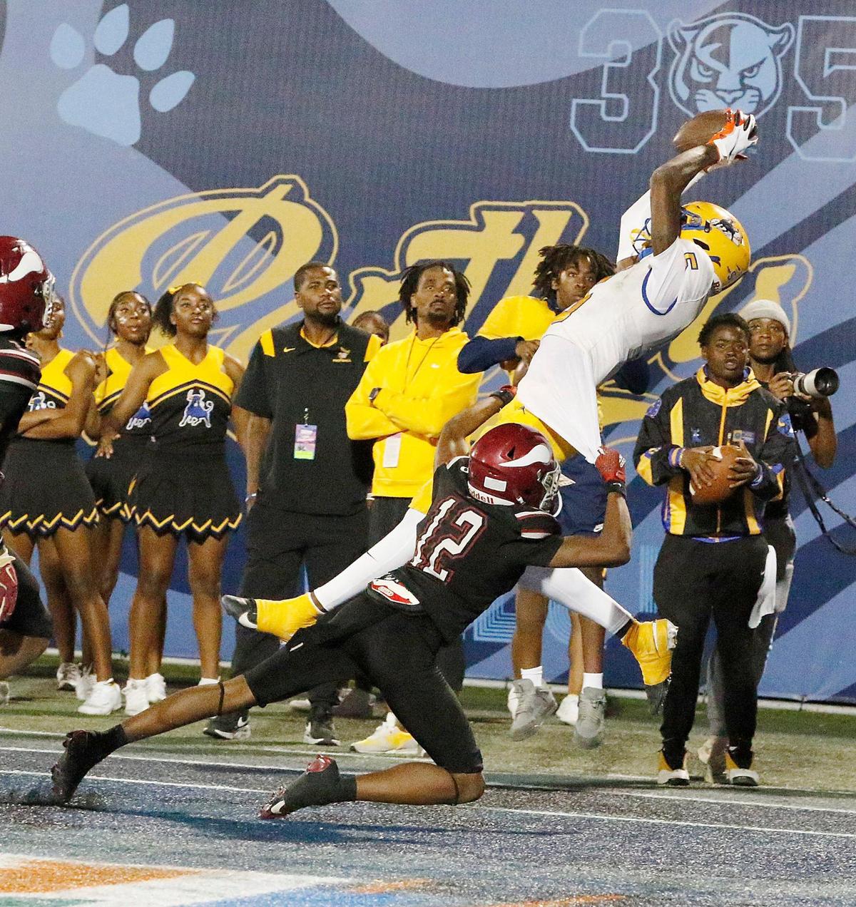 Northwestern Bulls wide receiver Calvin Russell Jr. (28) catches a pass during Class 3A state championship football game against Raines Vikings (Jacksonville) on Saturday, December 14, 2024 at Pitbull Stadium in Miami. Andrew Uloza / for Miami Herald