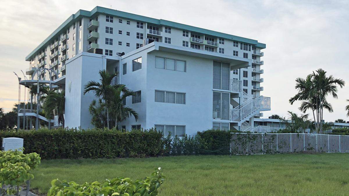 The Bay Harbor Club, also known as the Dexter building, sits beside the vacant lot at 1135 103rd St. Both properties would have been affected if the Bay Harbor Islands charter amendment had passed on Nov. 6.