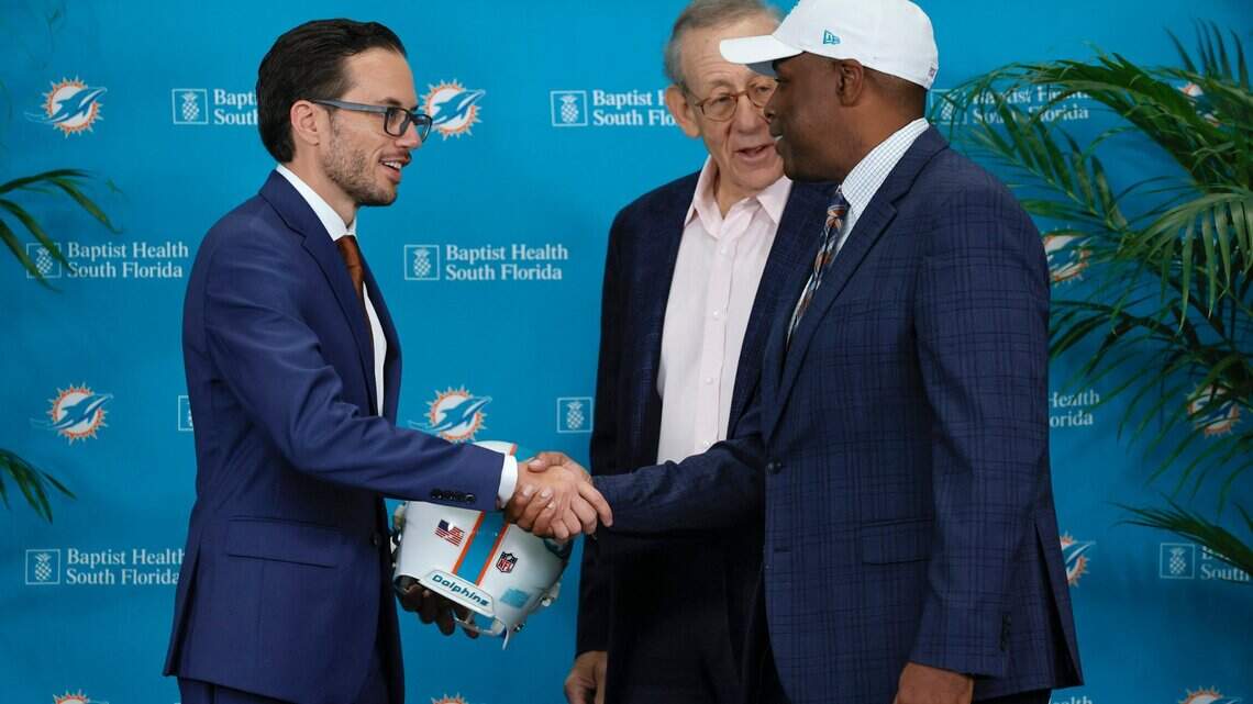 Mike McDaniel found healing strength in his own life. Now he must fix the broken Dolphins | Opinion