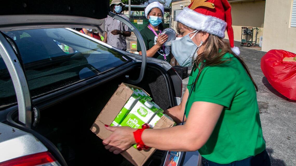 As need grows, Miami schools distribute meals over winter break for first time