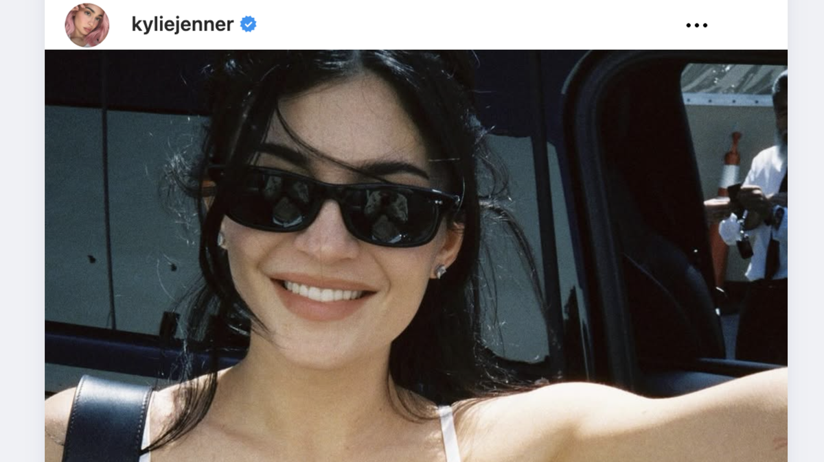 Kylie Jenner twins with daughter Stormi.