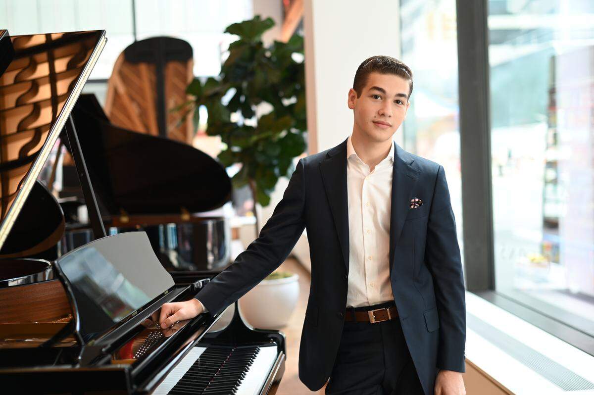 Brandon Goldberg, a 17-year-old jazz pianist, is one of 49 South Florida teens to win the prestigious YoungArts award.