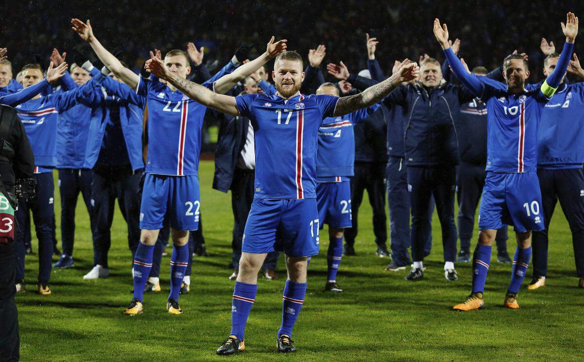 Iceland's captain Aron Gunnarsson celebrates at the end of the World Cup Group I qualifying soccer match between Iceland and Kosovo in Reykjavik, Iceland, Monday Oct. 9, 2017. (AP Photo/Brynjar Gunnarsson).